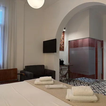 The Maroon Bottle Hotel-3